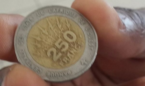 Article : Abidjan : au secours ! Des &laquo;&nbsp;pi&egrave;ces lisses&nbsp;&raquo; !